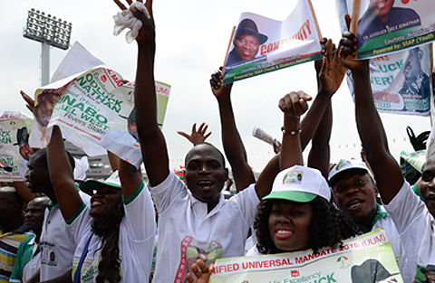 11日，喬納森總統(tǒng)的支持者在集會(huì)現(xiàn)場(chǎng)。