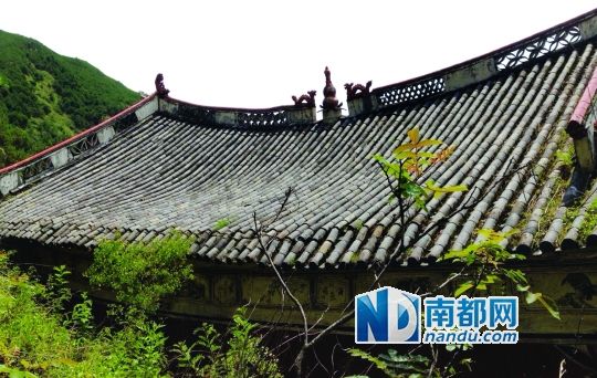 　照光寺在致歉微博中稱，該寺位于蒼山之上，年久失修，且沒有防火通道。