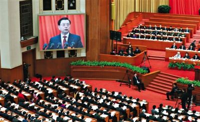 十二屆全國人大三次會議舉行第二次全體會議，全國人大常委會委員長張德江作全國人大常委會工作報告。