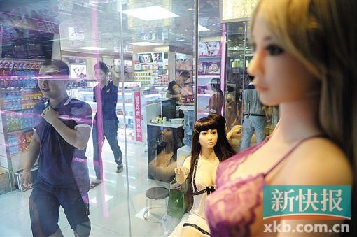 廣東成人用品市場(chǎng)調(diào)查。圖為各地的經(jīng)銷商都會(huì)在此進(jìn)貨。新快報(bào)記者 孫毅/攝