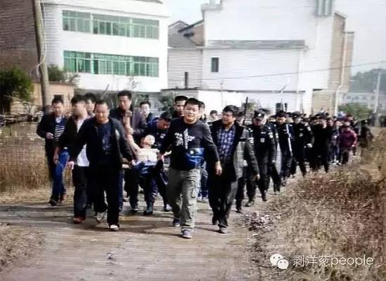 聶露勇被抓獲時畫面。