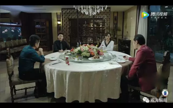 在祁同偉擺的鴻門宴上，茅臺酒上了餐桌