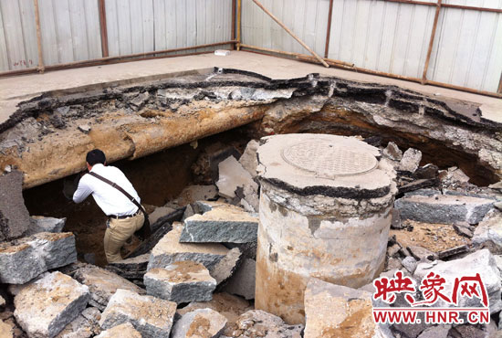 有工作人員下到坑內(nèi)進行檢查，但拒絕透露具體工作單位。