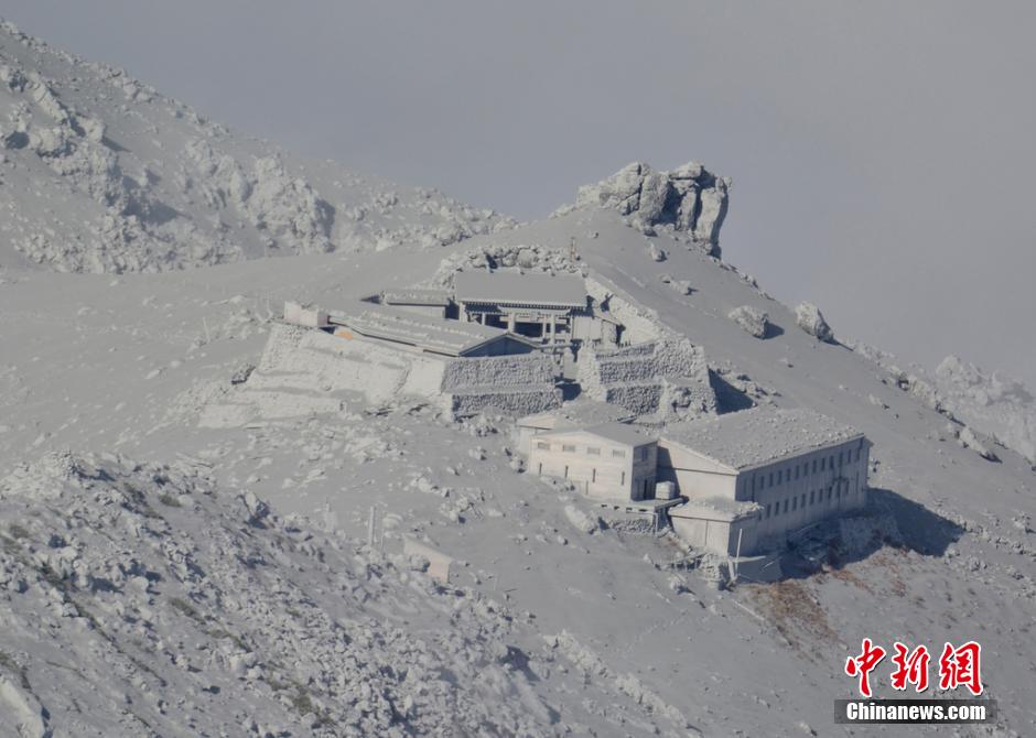 當(dāng)?shù)貢r間2014年9月27日，日本中部御岳山發(fā)生噴發(fā)，或已造成數(shù)人受傷。