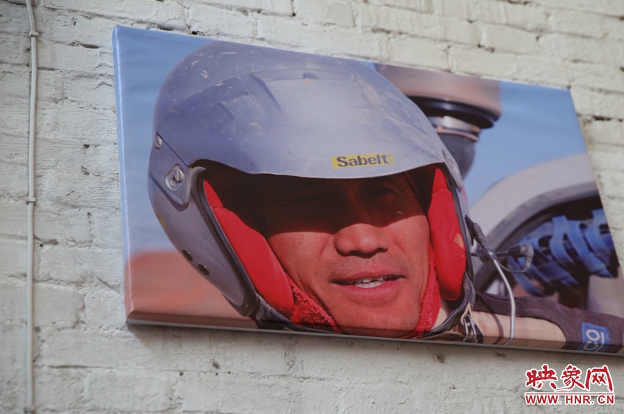 賽車的世界、更是男人的世界。圖為部分參展攝影作品。