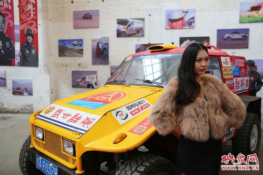 姐是車模，賽車的車。