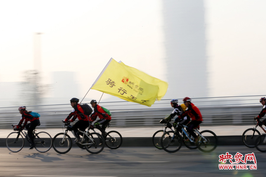 獻(xiàn)愛(ài)心、騎行天下，映象網(wǎng)騎行車友樂(lè)翻天