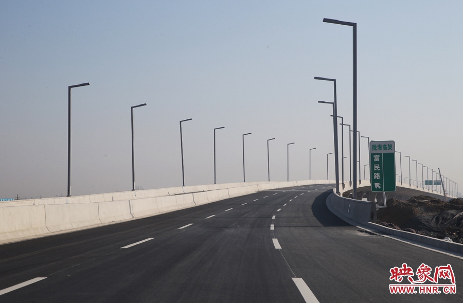 從新田路進入隴海高架入口。