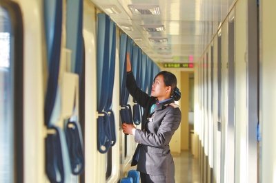 臥鋪車廂 半包式，更具私密性和舒適性。