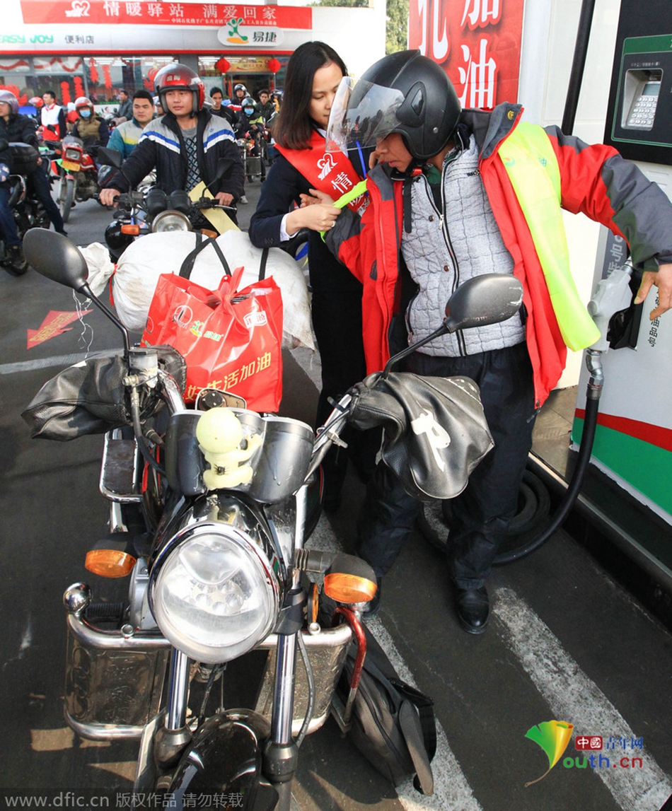 今年廣東、廣西兩省共193座中石化油站將為返鄉(xiāng)車主提供“6+X”免費服務(wù)，并將為1萬名“返鄉(xiāng)摩騎”免