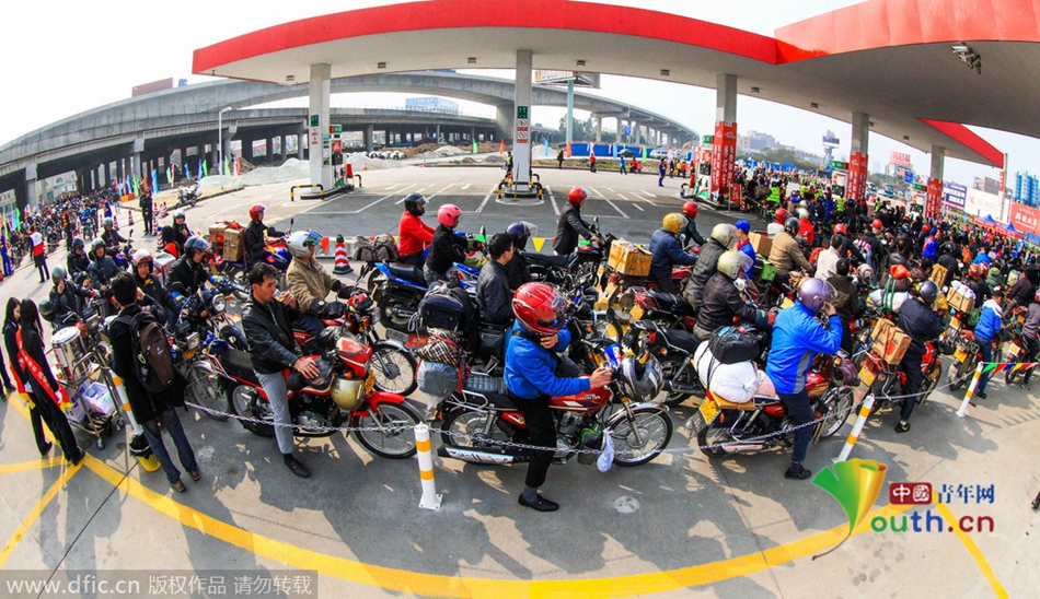 今年廣東、廣西兩省共193座中石化油站將為返鄉(xiāng)車主提供“6+X”免費服務(wù)，并將為1萬名“返鄉(xiāng)摩騎”免