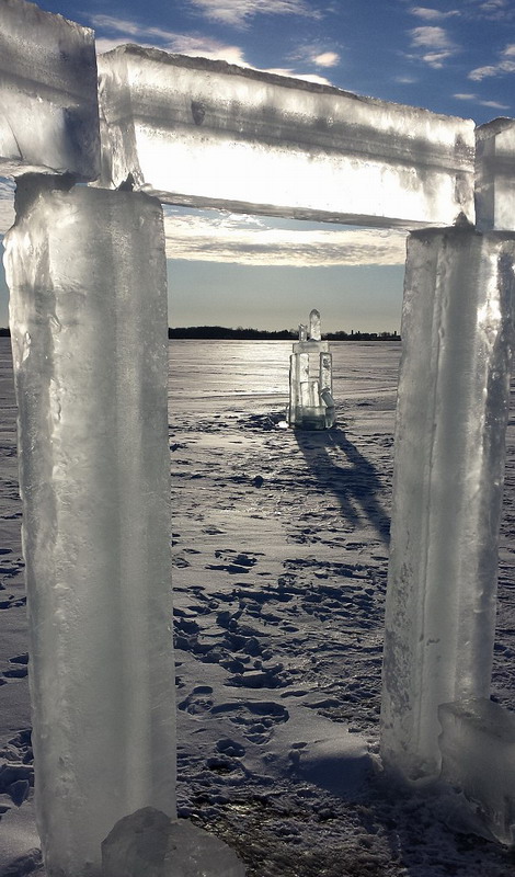 每根冰柱都重達(dá)300磅（約合136公斤）。（網(wǎng)頁截圖）