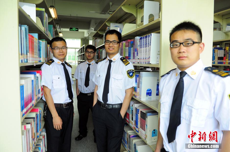 武漢高?！皠?lì)志保安團(tuán)” 集體考上研究生