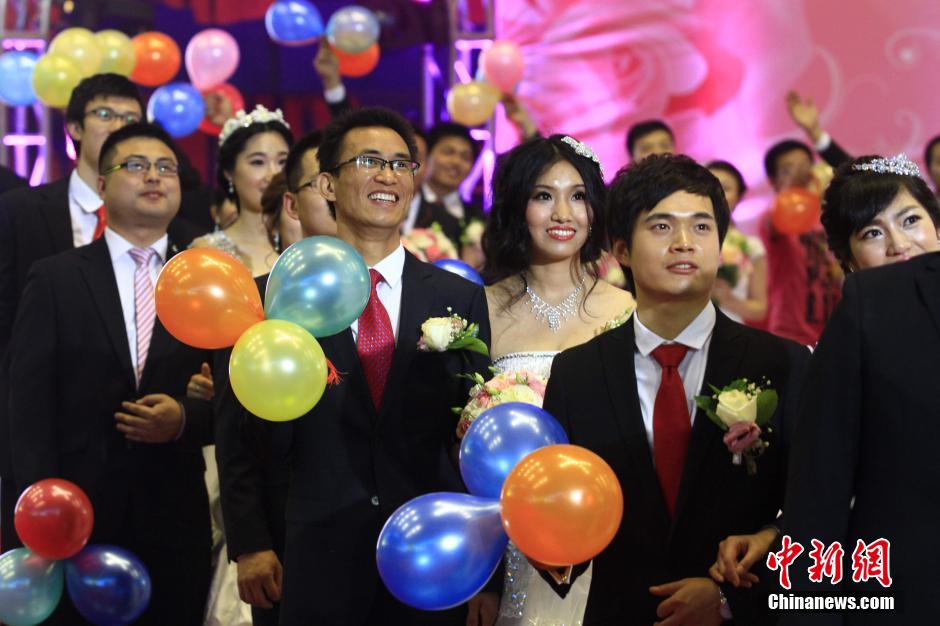 53對博士上演“高精尖”集體婚禮 53對博士上演“高精尖”集體婚禮