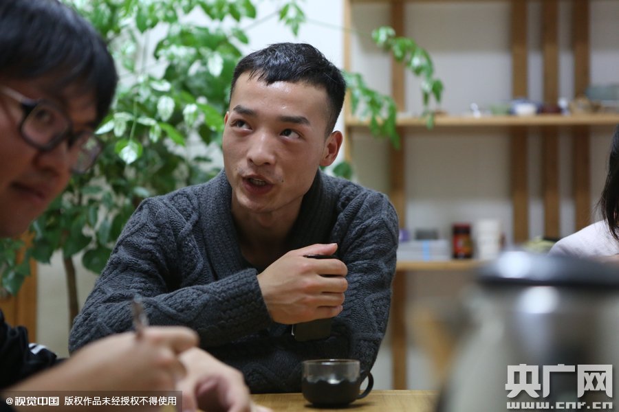 網(wǎng)絡(luò)紅人葉良辰現(xiàn)身浙江臺州，接受記者的專訪。