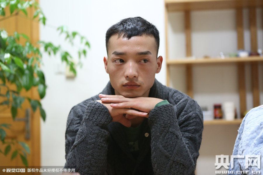 網(wǎng)絡(luò)紅人葉良辰現(xiàn)身浙江臺州，接受記者的專訪。