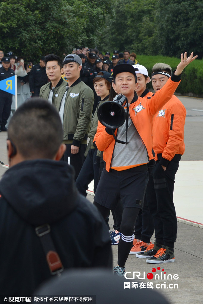 《奔跑吧兄弟》第三季劇組到南京錄制節(jié)目。