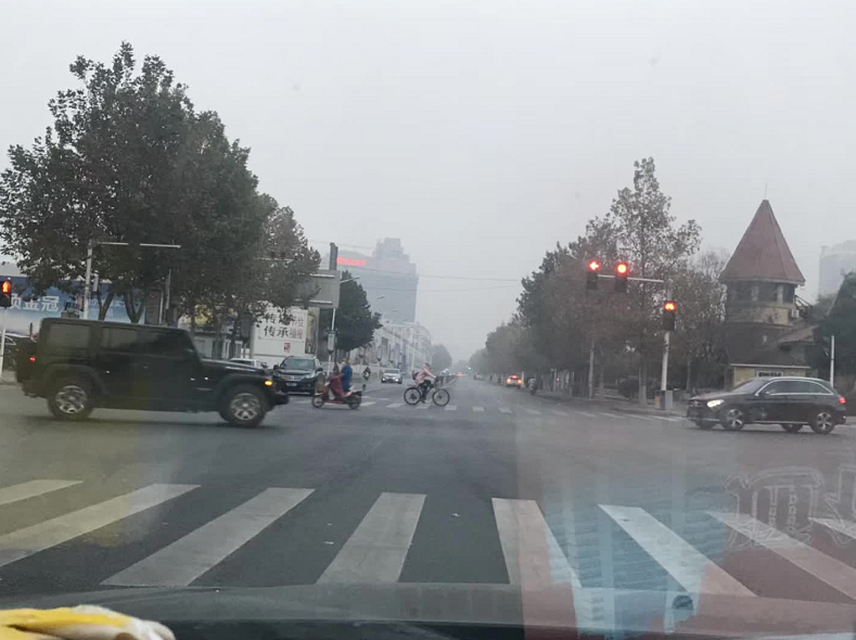 限行第一天！鄭州的早高峰是這個(gè)樣子的