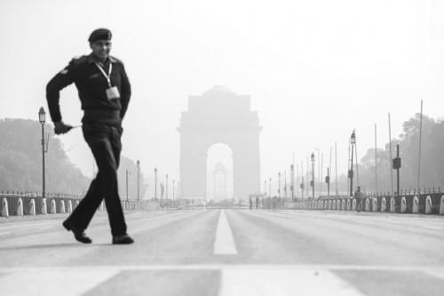 《紐約時(shí)報(bào)》網(wǎng)站27日配發(fā)的新德里1月某一天的霧霾照片。