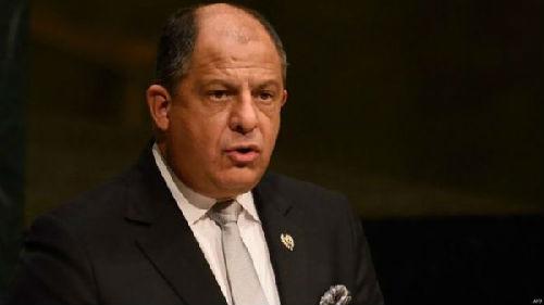 哥斯達(dá)黎加總統(tǒng)路易斯·索利斯表示，政府亟需資金因應(yīng)財(cái)政赤字，但中國(guó)提供10億美元貸款的時(shí)機(jī)仍未成熟。（圖片來(lái)源：英國(guó)廣播公司網(wǎng)站）