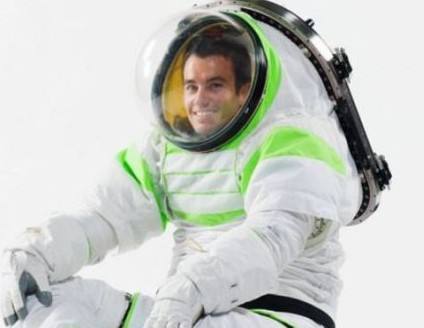 18個(gè)保障生命運(yùn)轉(zhuǎn)系統(tǒng)的背包中只有11個(gè)可用，這些背包是用于支持宇航員在開放的宇宙空間中工作使用的，這些不可用的背包使得工作人員對(duì)在空間站工作結(jié)束之前的狀況表示擔(dān)憂。