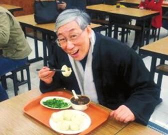 吳頌今到慶豐包子鋪找靈感。