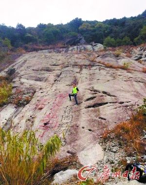 “蔣周經(jīng)緯”上傳的涂鴉圖。加油轉(zhuǎn)過彎就到了蔣周經(jīng)緯書。網(wǎng)絡(luò)截圖