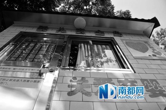 設(shè)置在廣州社會(huì)福利院門口的“嬰兒安全島”。 南都記者 梁煒培 攝