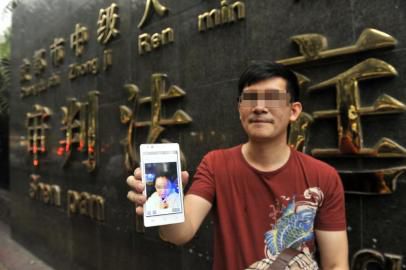 5月20日，成都市中級(jí)人民法院，駱先生再次將前女友告上法庭。