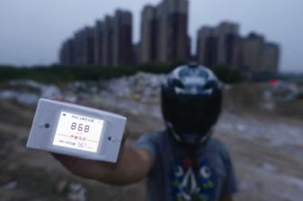 居民買期房入住后發(fā)現被垃圾場包圍 PM2.5近爆表