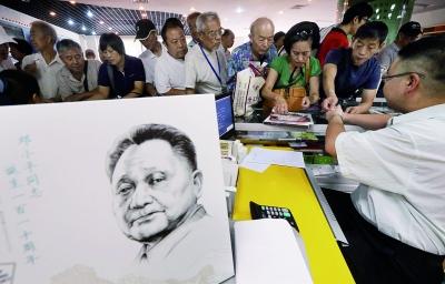 鄧小平誕辰110周年紀(jì)念郵票開(kāi)售 每人每次限購(gòu)1套 鄧小平誕辰110周年紀(jì)念郵票開(kāi)售 每人每次限購(gòu)1套