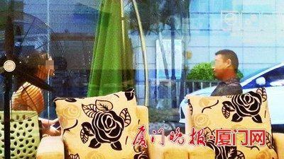 謝某約本報(bào)女記者在廈大附近一家咖啡廳見(jiàn)面，侃侃而談