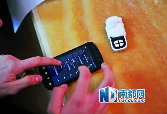 一個號碼為021-62588800的電話自稱上海靜安區(qū)公安分局，騙走了小程148萬。記者 梁煒培 攝