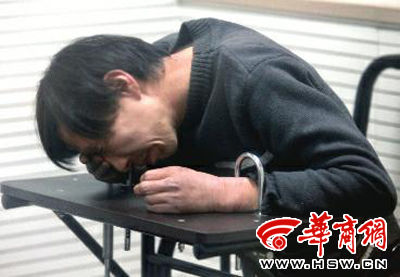 3月29日，多次騷擾孕婦的賈某在公安蓮湖分局接受訊問