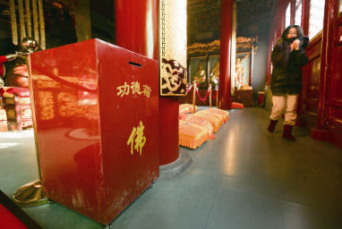 景區(qū)私設(shè)的功德箱已全部撤換，留下的功德箱屬于僧眾