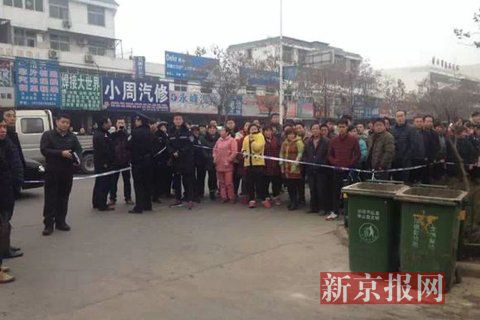 亳州路邊垃圾桶內(nèi)驚現(xiàn)碎尸。網(wǎng)友供圖