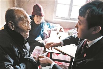 法官送去贍養(yǎng)費(fèi)。