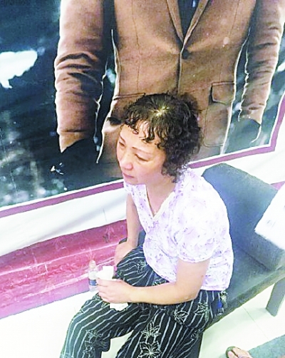 遇難女子家屬很悲傷。