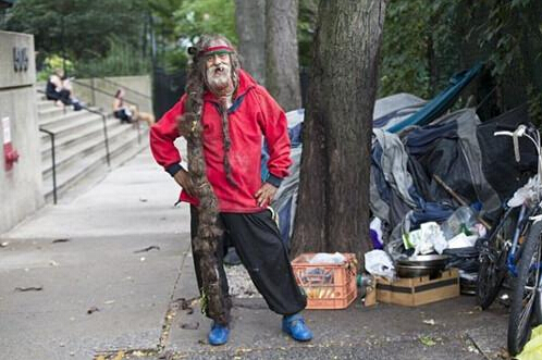 紐約“犀利哥”13年不洗頭長(zhǎng)發(fā)及腳成新街景 紐約“犀利哥”13年不洗頭長(zhǎng)發(fā)及腳成新街景