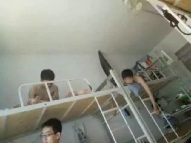 這個(gè)學(xué)校的男生宿舍火了！女同學(xué)都喊著要嫁
