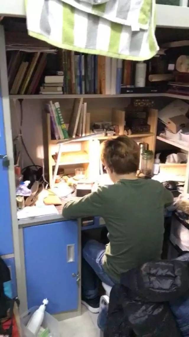 這個(gè)學(xué)校的男生宿舍火了！女同學(xué)都喊著要嫁