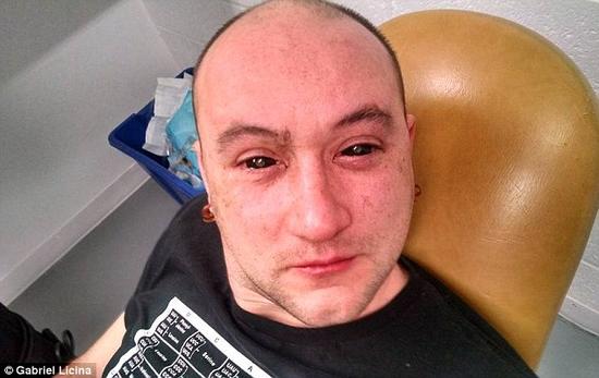 一支來自加州的研究團(tuán)隊(duì)研發(fā)了一種能使人類擁有夜視能力的藥水。該溶液由二氫卟吩e6與胰島素和生理鹽水混合而成。在往實(shí)驗(yàn)對象加西亞?里西納眼中滴入少量溶液之后，他的眼睛先是呈現(xiàn)全黑色，但在藥水被吸收之后即恢復(fù)正常。