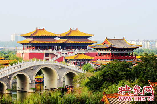 美不勝收 爬山、游園、賞奇觀（組圖）