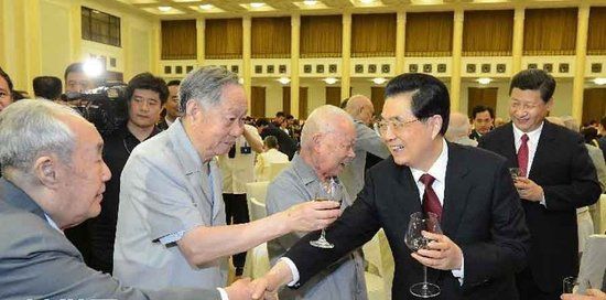 黨和國家領(lǐng)導(dǎo)人接見軍隊(duì)離退休干部代表 黨和國家領(lǐng)導(dǎo)人接見軍隊(duì)離退休干部代表