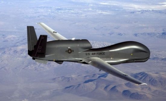 圖為美國(guó)RQ-4”全球鷹”無(wú)人機(jī)的資料圖 圖為美國(guó)RQ-4”全球鷹”無(wú)人機(jī)的資料圖