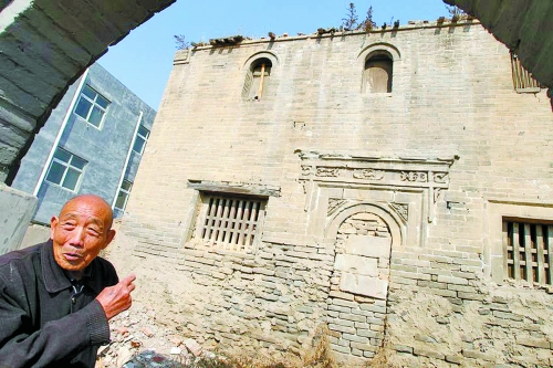 為保護古民宅，鄭州北四環(huán)繞開5米