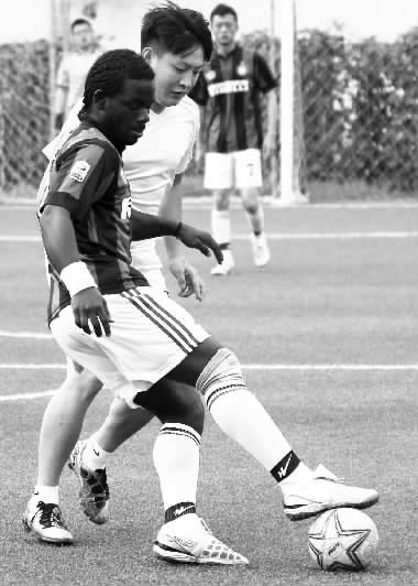 黑人小伙維安雖然沒(méi)有進(jìn)球，但其在場(chǎng)上展現(xiàn)出來(lái)的個(gè)人能力，贏得了對(duì)手的稱贊