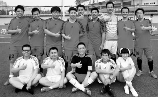 在首場比賽失利的情況下，“天使”們后來居上，昂首晉級