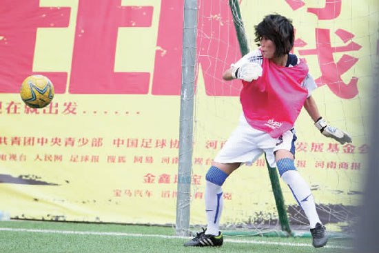 范運杰客串門將，才止住了本方連續(xù)丟球的頹勢