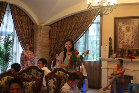 收到怎么多玫瑰，當(dāng)然開心啦！